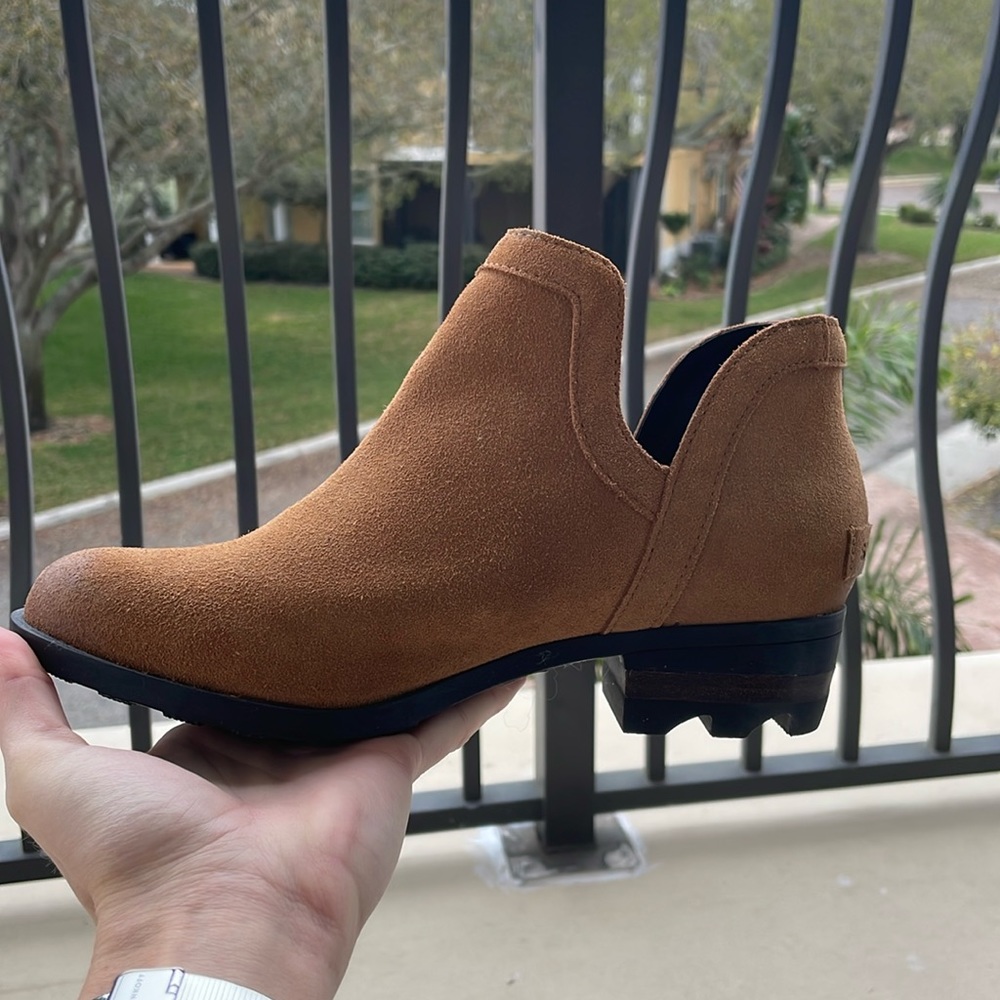 Like new sorel ankle boots